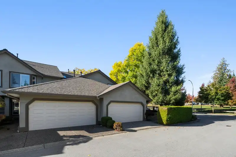 140 15988 83 AVENUE - photo 2 of 32