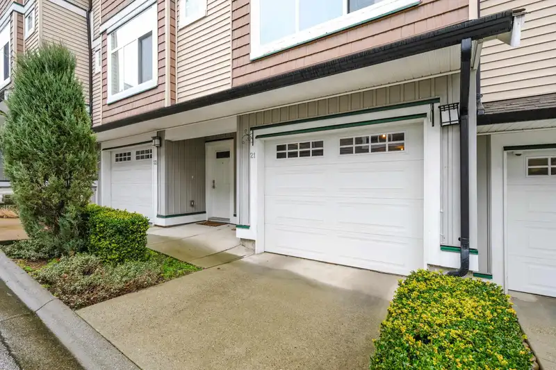 21 14356 63A AVENUE - photo 3 of 36