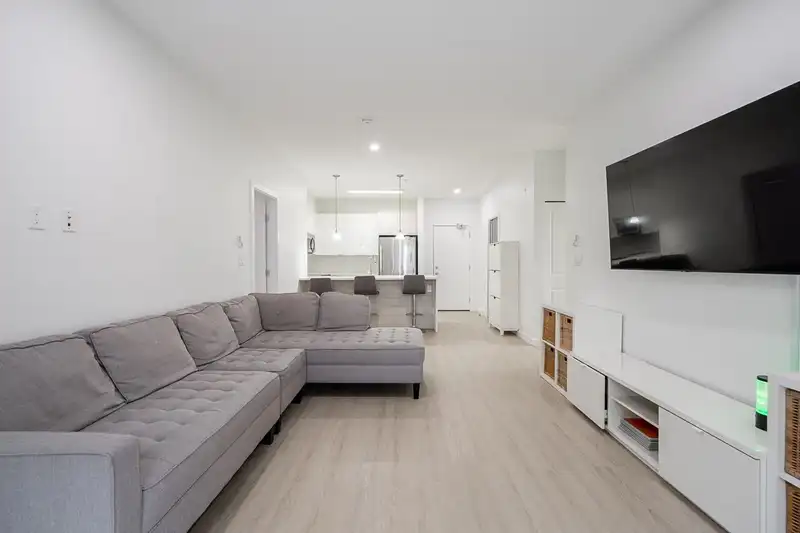 110 225 FRANCIS WAY - photo 4 of 33