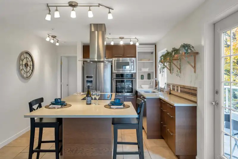 401 245 ST. DAVIDS AVENUE - photo 1 of 36