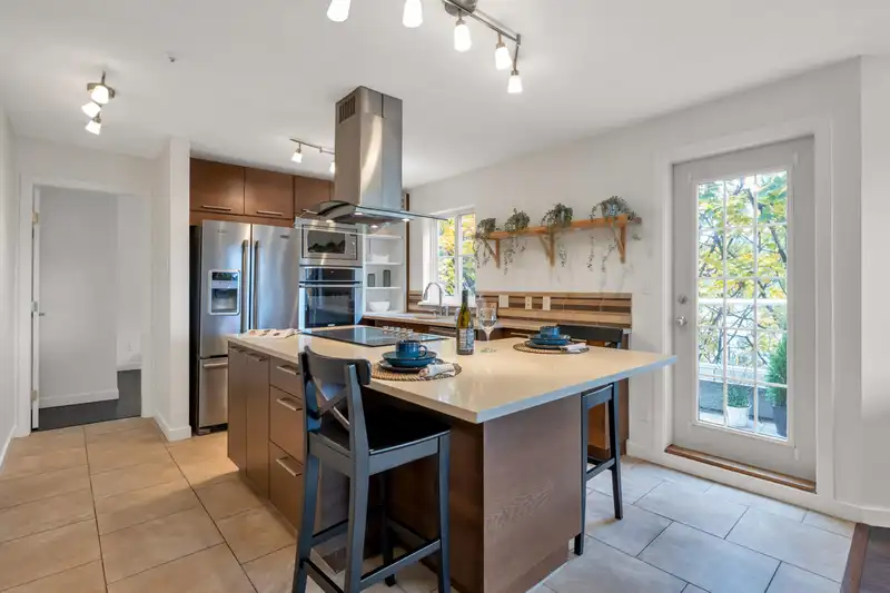 401 245 ST. DAVIDS AVENUE - photo 3 of 36
