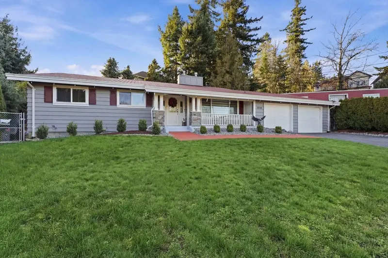 2435 RIDEAU STREET - photo 1 of 25