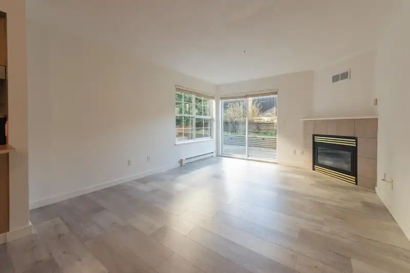 35 689 PARK ROAD - photo 3 of 23