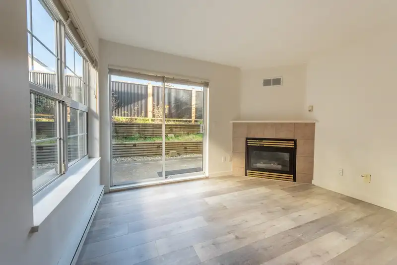 35 689 PARK ROAD - photo 4 of 23