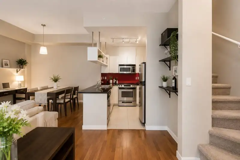 1072 SEYMOUR STREET - photo 4 of 11