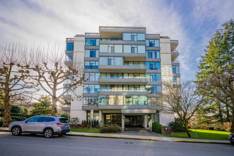 402 1420 DUCHESS AVENUE - photo 1 of 30