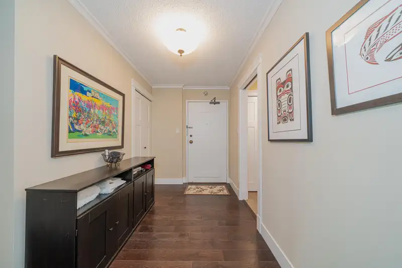 402 1420 DUCHESS AVENUE - photo 3 of 30