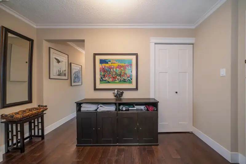 402 1420 DUCHESS AVENUE - photo 4 of 30