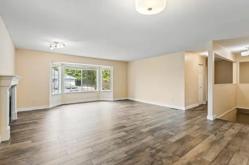 20448 122B AVENUE - photo 4 of 40