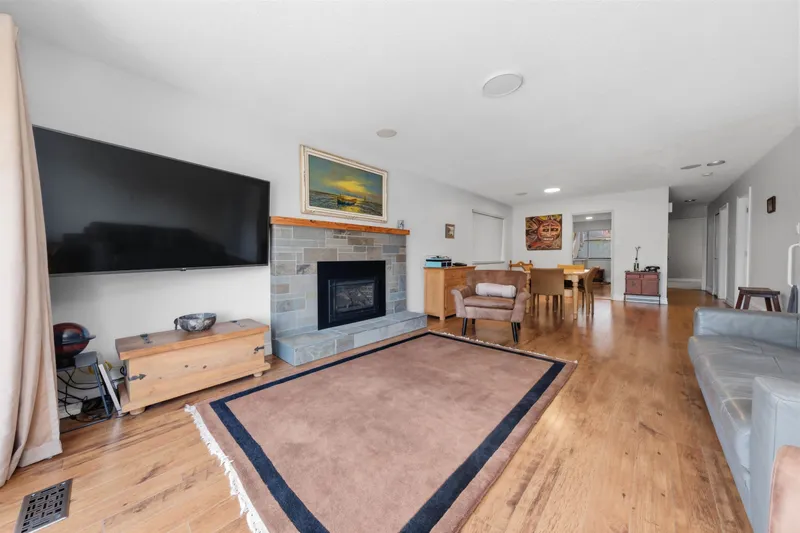 1911 DEEP COVE ROAD - photo 4 of 25