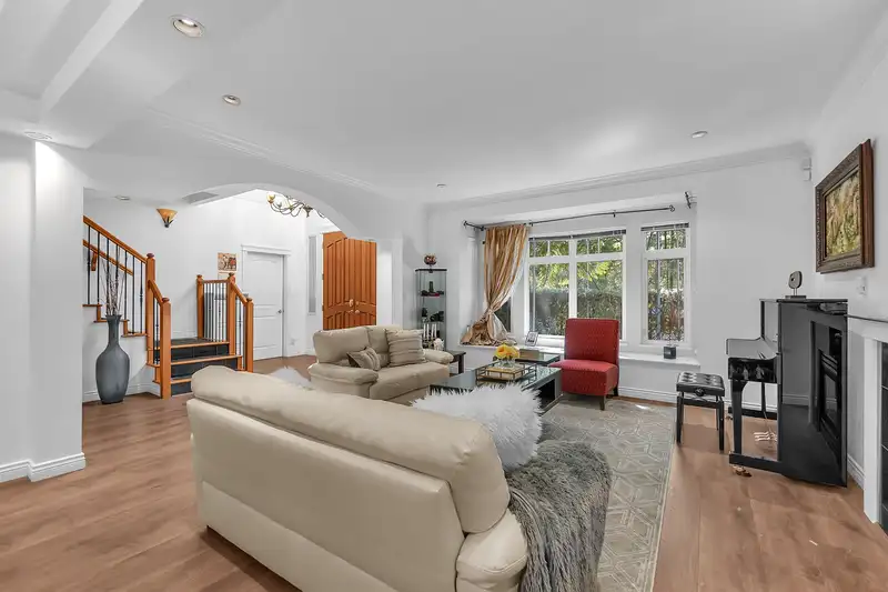 786 W 17TH STREET - photo 4 of 40