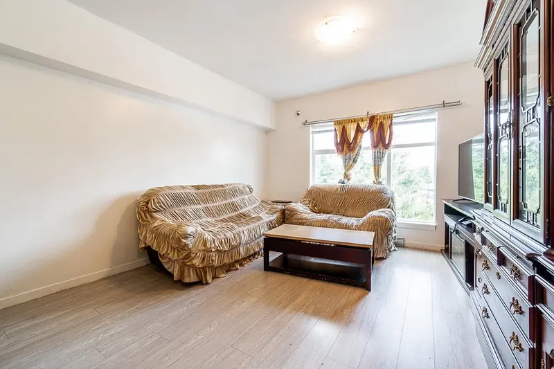 401 13728 108 AVENUE - photo 4 of 25