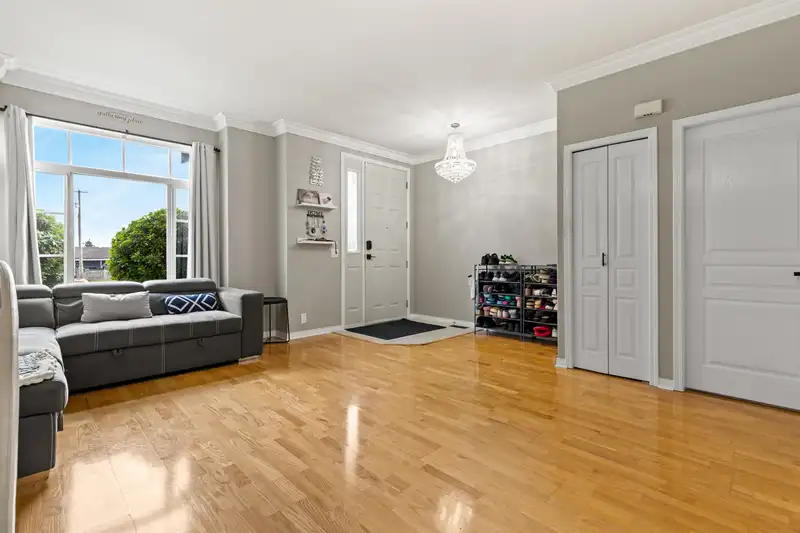 106 33751 7 AVENUE - photo 1 of 40