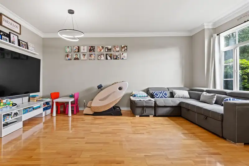 106 33751 7 AVENUE - photo 4 of 40