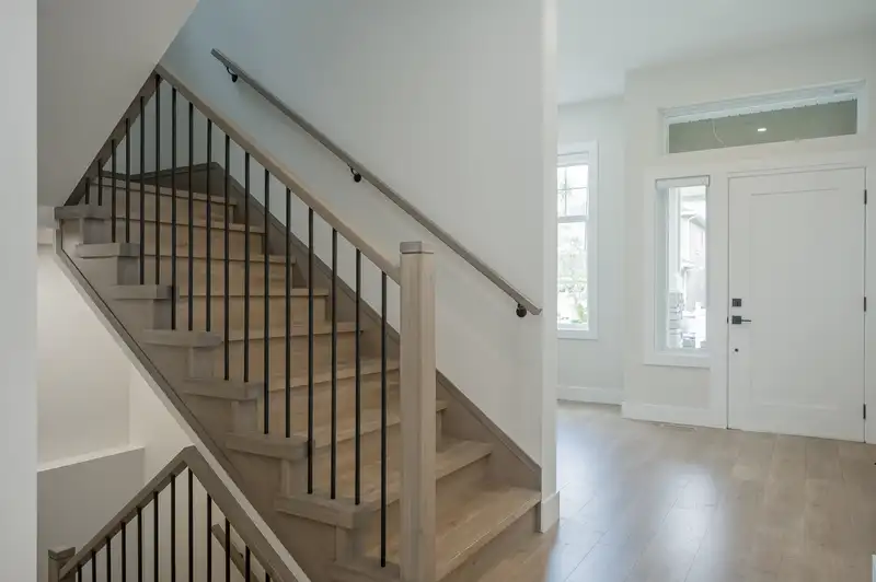 20522 76B AVENUE - photo 3 of 40