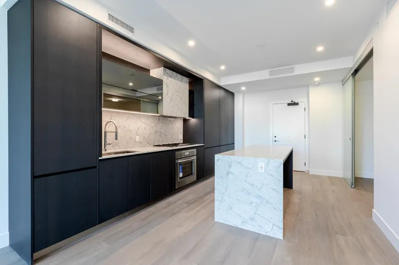 314 1342 JOHNSTON ROAD - photo 3 of 25