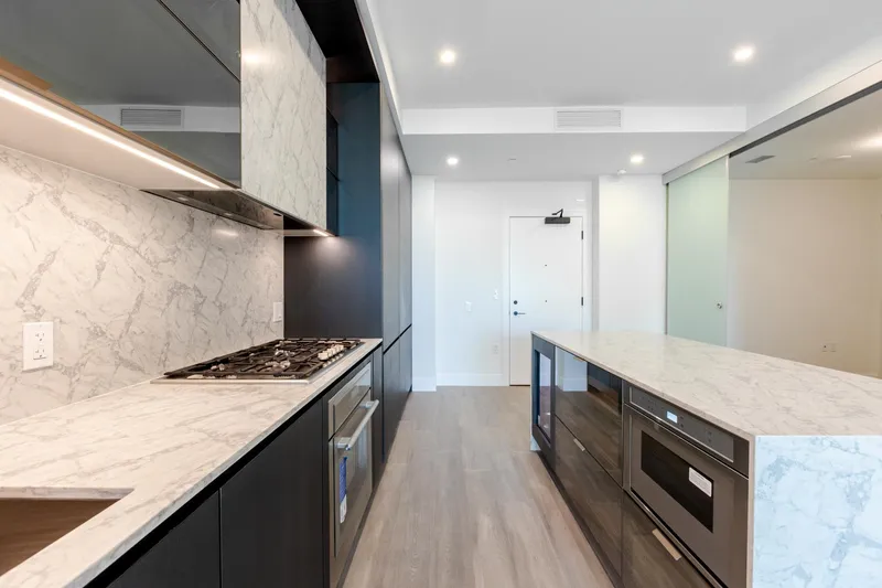 314 1342 JOHNSTON ROAD - photo 4 of 25