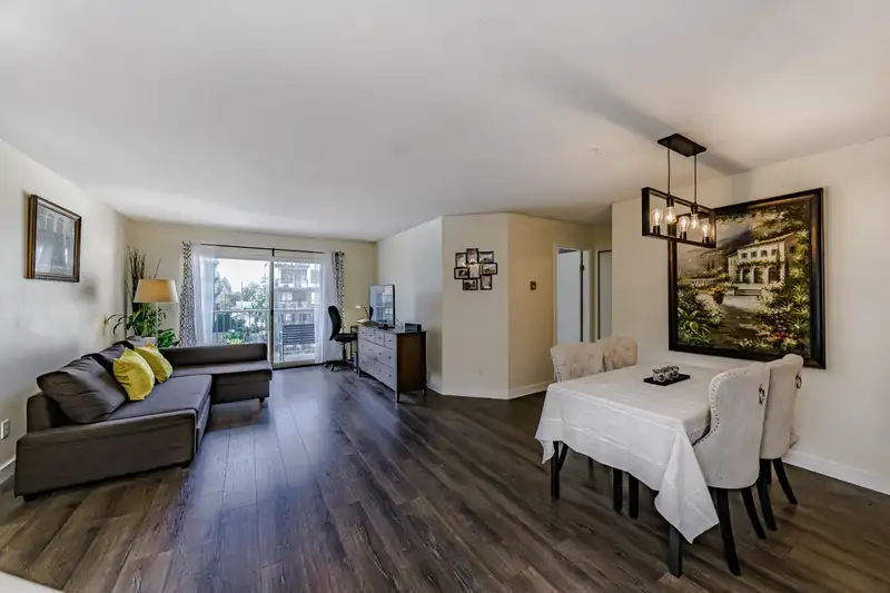 315 10756 138 STREET - photo 3 of 17