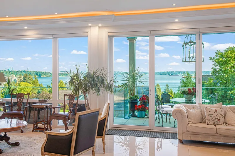 2538 OTTAWA AVENUE - photo 3 of 25