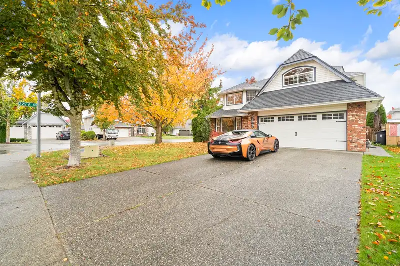 22245 46 AVENUE - photo 2 of 40