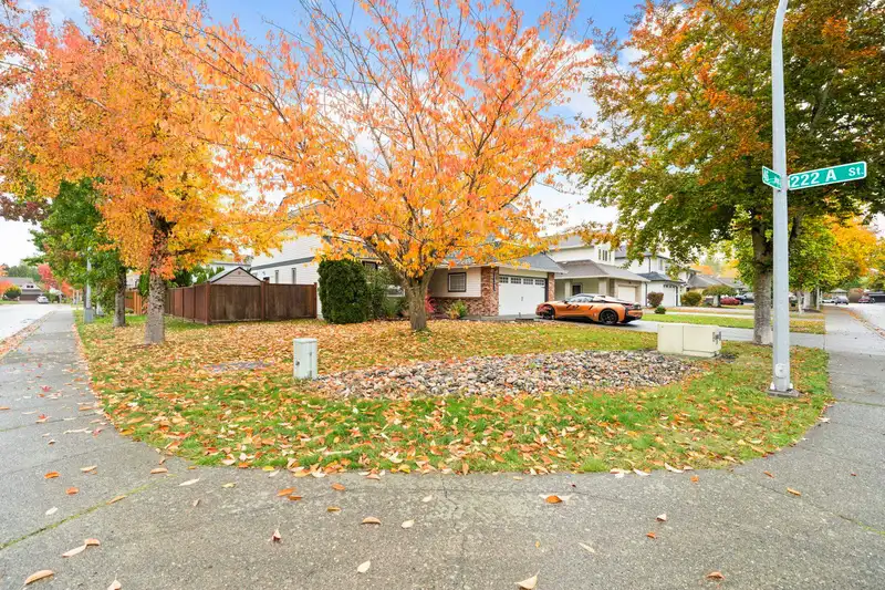 22245 46 AVENUE - photo 3 of 40