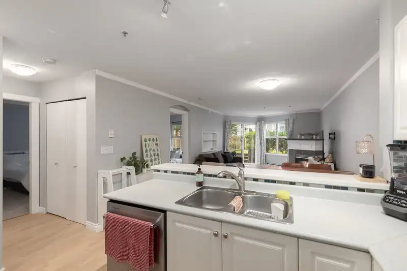 107 3038 E KENT AVENUE SOUTH - photo 4 of 36