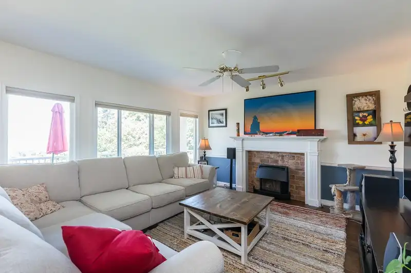 3775 LETHBRIDGE DRIVE - photo 4 of 40