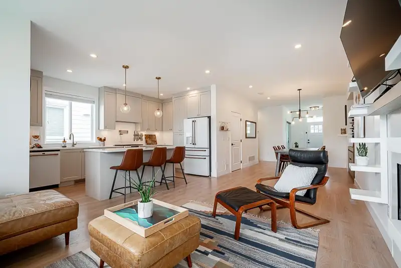 16786 21A AVENUE - photo 4 of 38