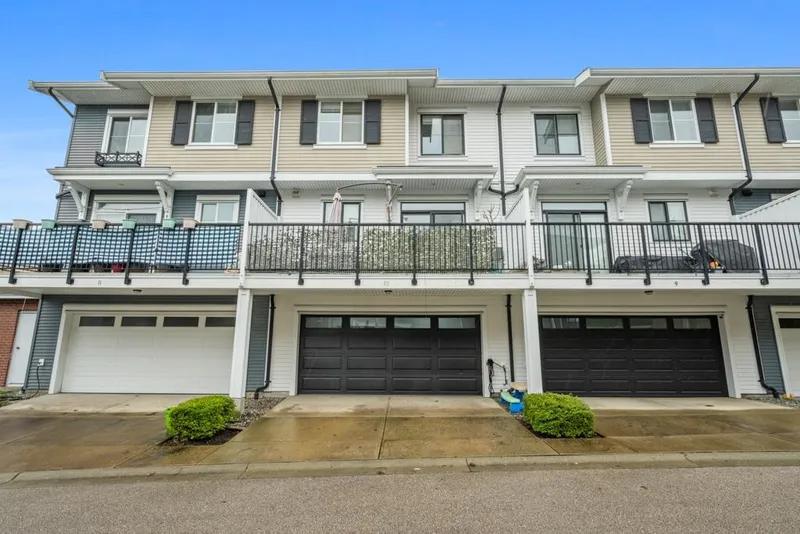 10 10735 84 AVENUE - photo 1 of 25