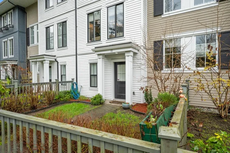 10 10735 84 AVENUE - photo 3 of 25