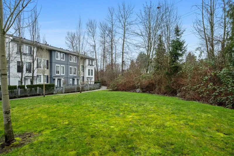 10 10735 84 AVENUE - photo 4 of 25