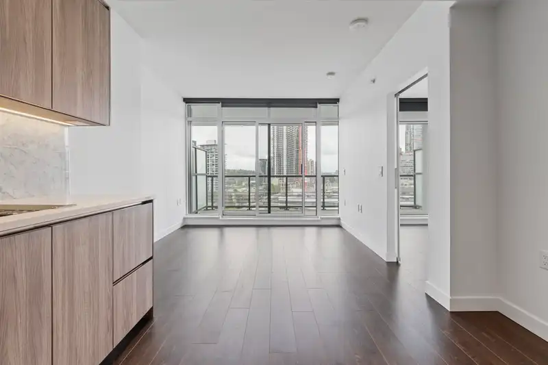 601 4720 LOUGHEED HIGHWAY - photo 3 of 29