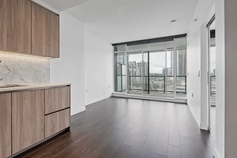 601 4720 LOUGHEED HIGHWAY - photo 4 of 29