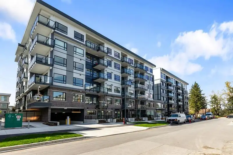 218 10777 138 STREET - photo 2 of 8