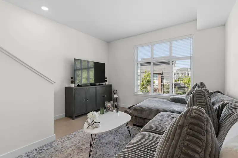 27 2774 MONTROSE AVENUE - photo 4 of 38
