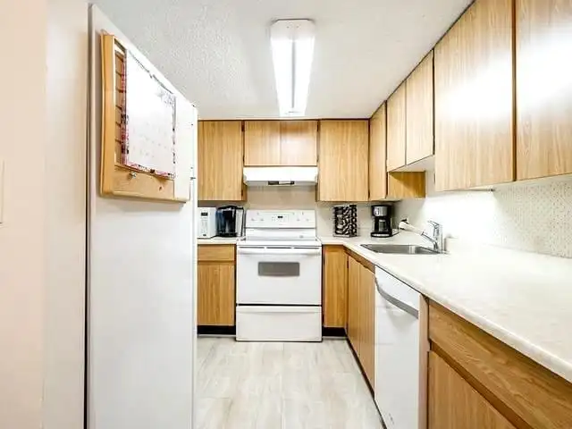 203 13275 70B AVENUE - photo 2 of 30