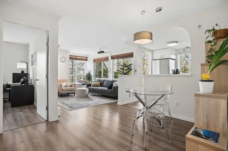 304 6833 VILLAGE GREEN - photo 3 of 29