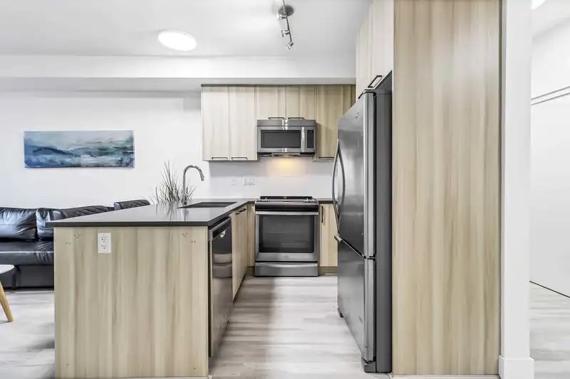 101 15628 104 AVENUE - photo 3 of 40