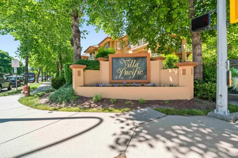 208 15185 22 AVENUE - photo 2 of 40