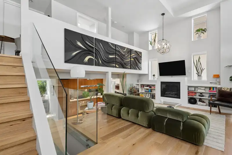 428 HELMCKEN STREET - photo 4 of 23