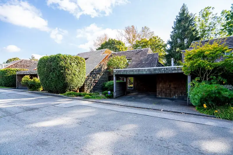 3689 BORHAM CRESCENT - photo 4 of 40
