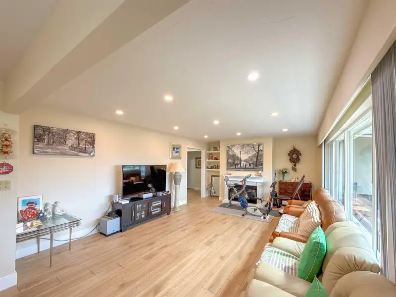 652 SHAW AVENUE - photo 3 of 32