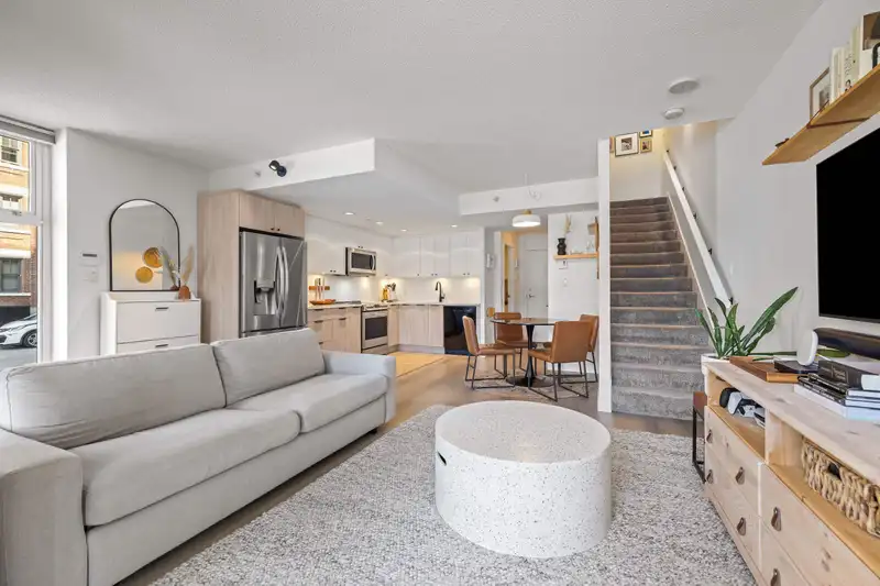 408 W 1ST AVENUE - photo 4 of 36