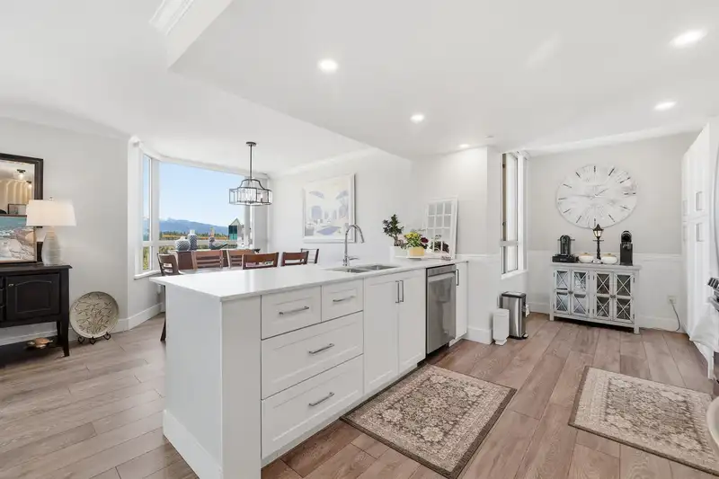 1702 1199 EASTWOOD STREET - photo 4 of 32