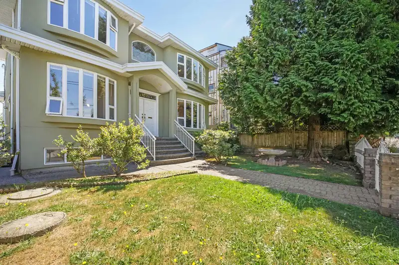 3978 VICTORIA DRIVE - photo 2 of 40