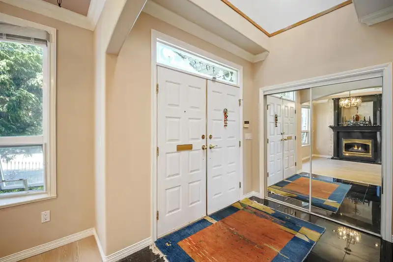 3978 VICTORIA DRIVE - photo 4 of 40