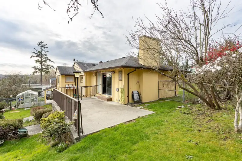 1874 HILLSIDE AVENUE - photo 3 of 18