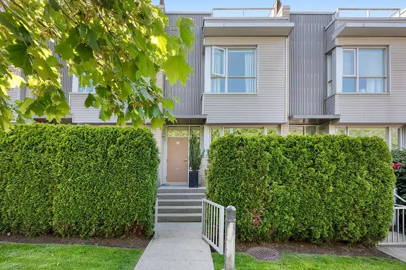 2711 PRINCE EDWARD STREET - photo 1 of 22