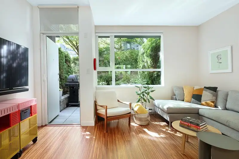 2711 PRINCE EDWARD STREET - photo 2 of 22