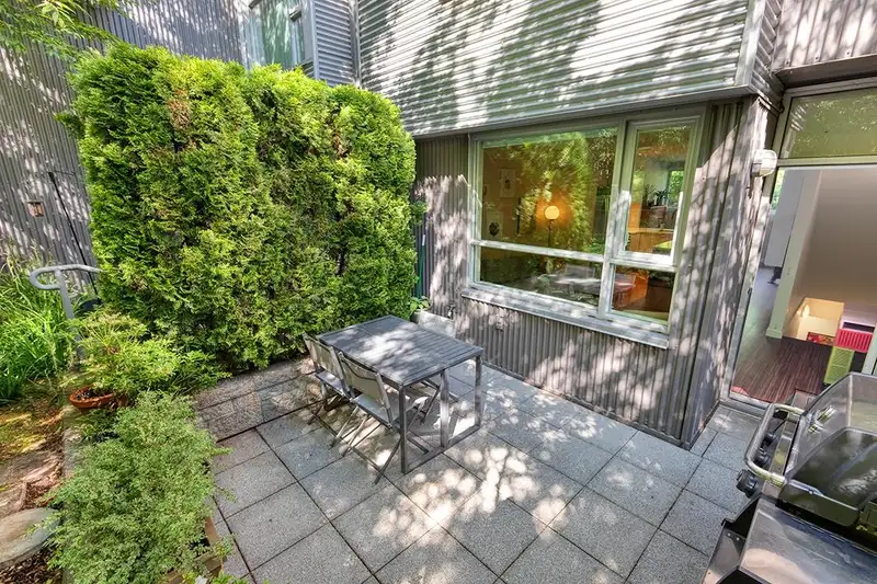 2711 PRINCE EDWARD STREET - photo 4 of 22
